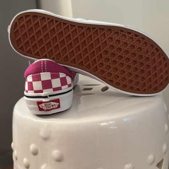 Fuchsia vans size 6 in women’s new without tags - Picture 5 of 5
